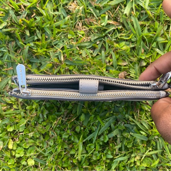 Michael Kors Signature Women's Double Zip Wallet, Aluminum  Michael Kors Gray - Picture 4 of 12